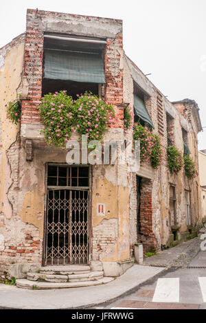 Eine Schlacht vernarbten Denkmal Gebäude in Vukovar, Kroatien, Schäden zeigen aus der Jugoslawienkriege in den 90er Jahren. Stockfoto