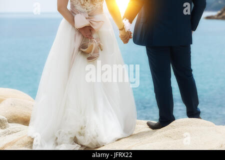 die Füße der Braut und des Bräutigams, Hochzeit Schuhe. Soft-Fokus. Stockfoto