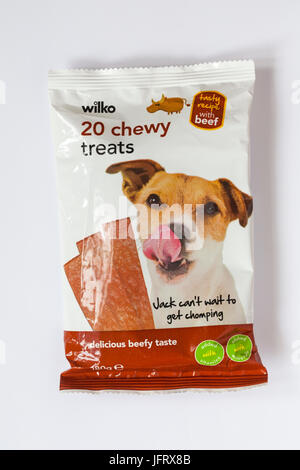 Paket von Wilko 20 zäh behandelt Hund behandelt fleischigen Geschmack leckeres Rezept mit Rindfleisch isoliert auf weißem Hintergrund Stockfoto