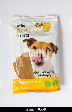 Paket von Wilko 20 zäh behandelt Hund behandelt chickeny Geschmack leckeres Rezept mit Huhn isoliert auf weißem Hintergrund Stockfoto