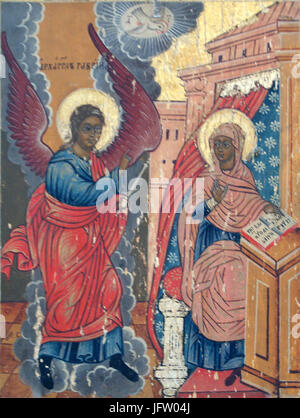 Der Titel scheint auf ein Werk im kyrillischen Alphabet zu verweisen, das sich auf ein russisches oder slawisches Erbe beziehen könnte. Eine Übersetzung ist erforderlich, um eine genauere Beschriftung zu erhalten. Stockfoto