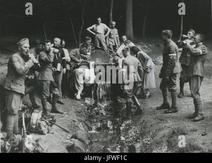 Burger-de Militaire Deelnemers Rustem Uit Aan de oftmals van de Sint Jansberg Op d - F40812 - KNBLO Stockfoto