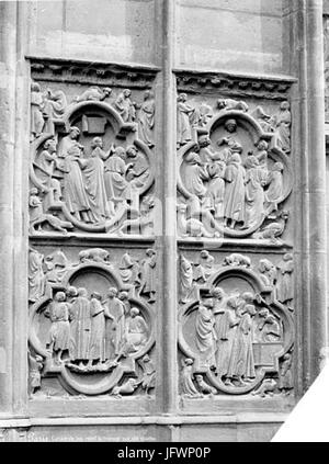 Cathédrale Notre-Dame - Querschiff Sud Basrelief Décorant le Soubassement Côté gauche - Paris 04 - Médiathèque de l Architektur et du Patrimoine - APMH00014061 Stockfoto