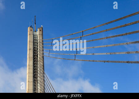 Vansu Brücke.  Vansu Brücke (Vansu kippt) ist eine blieb Kabelbrücke über den Fluss Daugava in der lettischen Hauptstadt Riga. Stockfoto