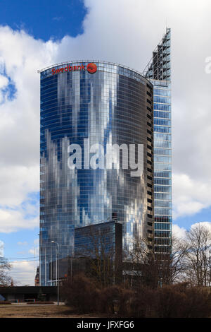 Ein Blick auf die lettische Swedbank-Hauptsitz in Riga, Hauptstadt Lettlands.  Swedbank ist ein führendes Finanzinstitut in Lettland und die baltischen Staaten. Stockfoto