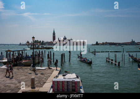 Blick über die Lagune von Venedig in Richtung Chiesa di San Giorgio Maggiore Stockfoto