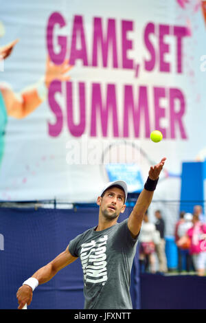 Novak Djokovic (Serbien) für die Praxis-Gerichte in Devonshire Park, Eastbourne, während des Turniers 2017 Aegon International Stockfoto