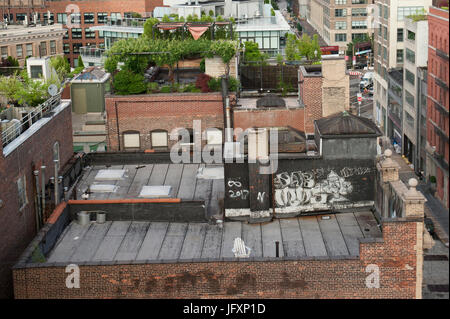 Blick nach Osten in Tribeca, über die Dächer des alten Gewerbegebäude, konvertierte zum Wohnnutzung und Neubau. Stockfoto