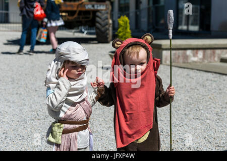 Cosplay. Comic-Fans, Filmfans und Cosplay-Fans aller Altersgruppen versammeln sich am The Heartlands in Cornwall für Geekfest 3.0. Stockfoto