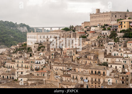 Blick auf Modica, kleine Stadt in Sizilien Stockfoto