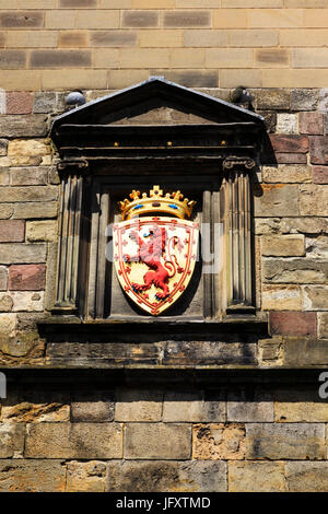 Schottische Wappen über dem Torhaus, Castle.Edinburgh in Edinburgh, Schottland. Stockfoto