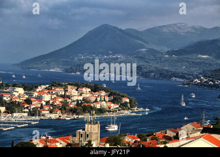 DUBROVNIK/Kroatien - 28. Juni 2017: Bucht von Dubrovnik und Lapad Bezirk auf Babin Kuk im Norden der Stadt Stockfoto