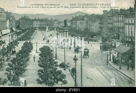 EA 1010 - L'AUVERGNE PITTORESQUE - CLERMONT-FERRAND-Panorama De La Belle Platz de gelegenes, au 1er Plan, Monument de Vercingétorix, Héros de Gergovie Stockfoto