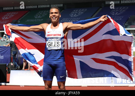 Elliot Giles feiert er 800 Meter-Finale der Männer tagsüber zwei der 2017 britischen Leichtathletik Team Trials im Alexander Stadium, Birmingham. Stockfoto