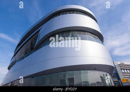 Außerhalb Gebäude von Mercedes-Benz-Museum, entworfen von UN Studio, Mercedesstr. 100 70372 Stuttgart Deutschland Stockfoto