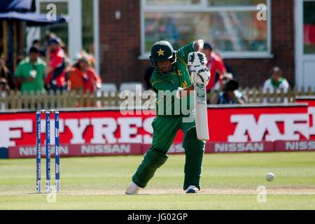 Derby, England, 2. Juli 2017. Sadia Yousef für Pakistan gegen Indien in der ICC-Frauen Weltmeisterschaft im Derby County Ground zu zucken. Bildnachweis: Colin Edwards/Alamy Live-Nachrichten. Stockfoto