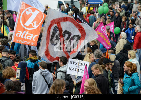 Hamburg, Deutschland. 2. Juli 2017. Protestkundgebung gegen die g-20-Gipfel im Juli 2017 / DEUTSCHLAND, Hamburg, Protest Demo Gegen G20 wurde in Hamburg-Credit: Joerg Boethling/Alamy Live News Stockfoto