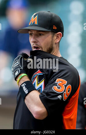 Milwaukee, WI, USA. 30. Juni 2017. Miami Marlins Shortstop JT Rätsel #39 vor der Major League Baseball Spiel zwischen den Milwaukee Brewers und die Miami Marlins im Miller Park in Milwaukee, Wisconsin. John Fisher/CSM/Alamy Live-Nachrichten Stockfoto