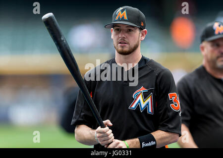 Milwaukee, WI, USA. 30. Juni 2017. Miami Marlins Shortstop JT Rätsel #39 vor der Major League Baseball Spiel zwischen den Milwaukee Brewers und die Miami Marlins im Miller Park in Milwaukee, Wisconsin. John Fisher/CSM/Alamy Live-Nachrichten Stockfoto