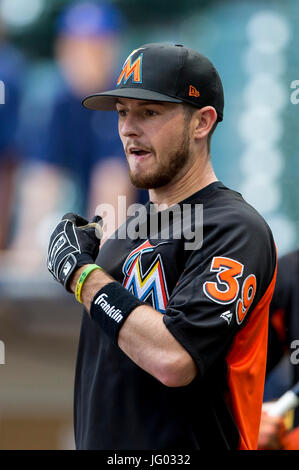 Milwaukee, WI, USA. 30. Juni 2017. Miami Marlins Shortstop JT Rätsel #39 vor der Major League Baseball Spiel zwischen den Milwaukee Brewers und die Miami Marlins im Miller Park in Milwaukee, Wisconsin. John Fisher/CSM/Alamy Live-Nachrichten Stockfoto