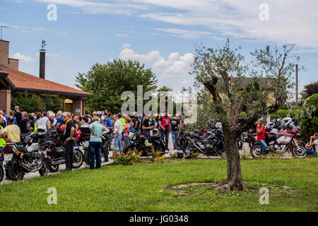 Treviso. Italien. 2. Juli 2017. Motorräder, treffen "Motoraduno 'Moto & Aerei D'Altri Tempi' - 4° Marcello & Friends2017". Offen für jedes Motorrad. Bildnachweis: Lukasz Obermann/Alamy Live-Nachrichten Stockfoto