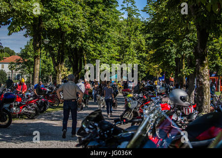 Treviso. Italien. 2. Juli 2017. Motorräder, treffen "Motoraduno 'Moto & Aerei D'Altri Tempi' - 4° Marcello & Friends2017". Offen für jedes Motorrad. Bildnachweis: Lukasz Obermann/Alamy Live-Nachrichten Stockfoto