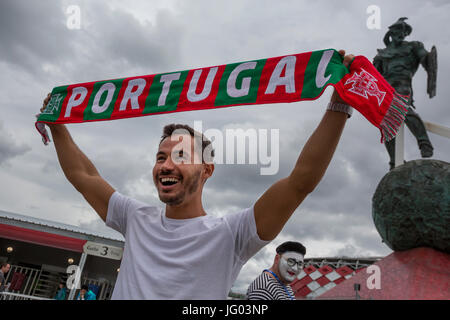 Moskau, Russland, 2. Juli 2017. Dritten Platz Fußball-Fans vor den FIFA-Konföderationen-Pokal 2017 Fußballspiel zwischen Portugal und Mexiko im Spartak-Stadion in Moskau, Russland Stockfoto