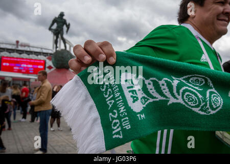 Moskau, Russland, 2. Juli 2017. Dritten Platz Fußball-Fans vor den FIFA-Konföderationen-Pokal 2017 Fußballspiel zwischen Portugal und Mexiko im Spartak-Stadion in Moskau, Russland Stockfoto