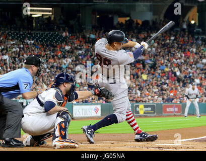 Houston, TX, USA. 2. Juli 2017. New York Yankees Recht Fielder Aaron Judge (99) trifft ein Doppelzimmer im ersten Inning während der MLB-Spiel zwischen den New York Yankees und die Houston Astros im Minute Maid Park in Houston, Texas. John Glaser/CSM/Alamy Live-Nachrichten Stockfoto