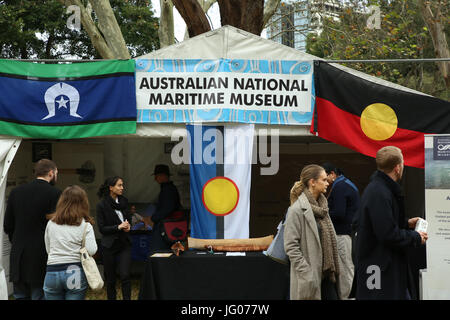 Sydney, Australien. 3. Juli 2017. NAIDOC Woche ist ein Fest der Aborigines und Torres Strait Islander Geschichte, Kultur und Errungenschaften und indigene Australier Beiträge zum Land anerkennt. Die NAIDOC in der City-Event findet im Hyde Park, Sydney. Im Bild: Australian National Maritime Museum stand. © Richard Milnes/Alamy Live-Nachrichten Stockfoto