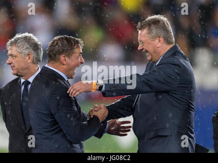 Krakau, Polen. 30. Juni 2017. (R-L) Reinhard Grindel, Stefan Kuntz (GER) Fußball: Deutschland Head, die Coach Stefan Kuntz mit Reinhard Dieter Grindel, Präsident des deutschen Fußball-Bundes feiert nach dem Gewinn des UEFA-U21-Meisterschaft Polen 2017 Finales, match zwischen Deutschland 1-0 Spanien an Marschall Józef Piłsudski Stadion in Krakau, Polen. Bildnachweis: Maurizio Borsari/AFLO/Alamy Live-Nachrichten Stockfoto