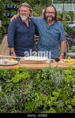 London, UK. 3. Juli 2017. Die behaarte Biker auf den RHS-Feature-Garten - The Hampton Court Flower Show, organisiert von der Royal Horticultural Society (RHS). Auf dem Gelände des Hampton Court Palace, London. Bildnachweis: Guy Bell/Alamy Live-Nachrichten Stockfoto