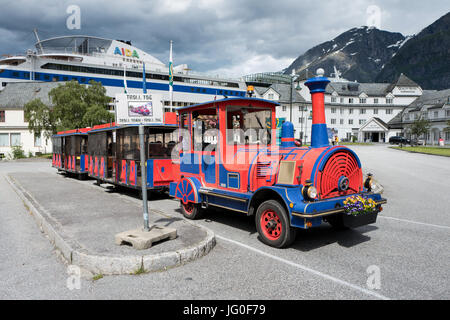 weglosen Zug für Sightseeing in Eidfjord / Norwegen, AIDA Cruise sammeln Gäste Stockfoto