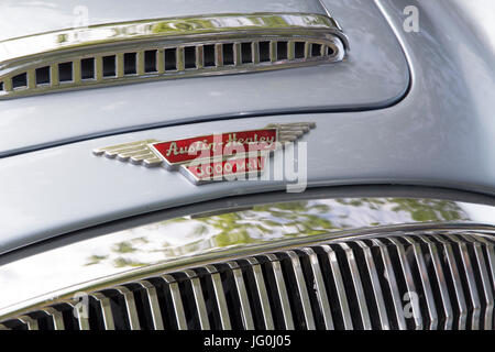 Austin-Healey 3000 Mk II Abzeichen, Kühlergrill und Motorhaube Stockfoto