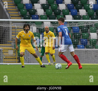 Windsor Park, Belfast, Nordirland. 28. Juni 2017. Linfield 1 La Fiorita 0.  La Fiorita's Damiano Tommasi (17) in Aktion. Stockfoto