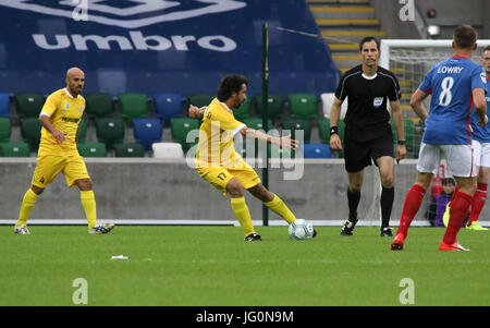 Windsor Park, Belfast, Nordirland. 28. Juni 2017. Linfield 1 La Fiorita 0.  La Fiorita's Damiano Tommasi (17) in Aktion. Stockfoto