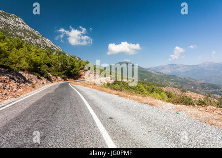 Straße durch das robuste Taurusgebirge, Alanya, Türkei Stockfoto