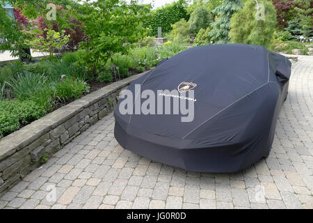 Ein Lamborghini Huracan Ccovered und geschützt vor einem Event in Toronto Kanada Stockfoto