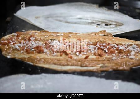 Masala Dosa auf der Pan. Stockfoto