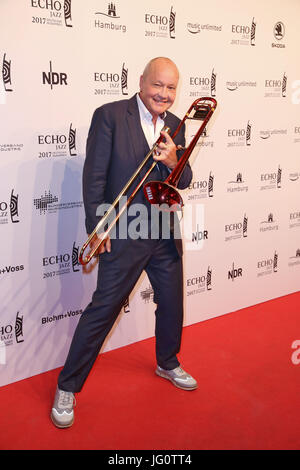 Prominente, die Teilnahme an den Echo Jazz Award 2017 bei Blohm Und Voss, Hamburg Featuring: Nils Landgren Where: HAMBURG, Deutschland bei: 1. Juni 2017 Credit: Becher/WENN.com Stockfoto