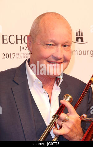 Prominente, die Teilnahme an den Echo Jazz Award 2017 bei Blohm Und Voss, Hamburg Featuring: Nils Landgren Where: HAMBURG, Deutschland bei: 1. Juni 2017 Credit: Becher/WENN.com Stockfoto