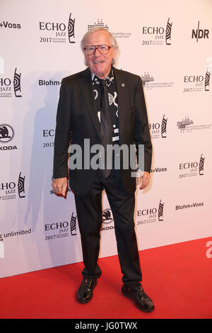 Prominente, die Teilnahme an den Echo Jazz Award 2017 bei Blohm Und Voss, Hamburg Featuring: Klaus Doldinger wo: HAMBURG, Deutschland bei: 1. Juni 2017 Credit: Becher/WENN.com Stockfoto