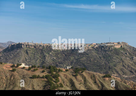 Der Berg Dorf Amadiya inmitten von den hohen Bergen des Irak-Kurdistan Stockfoto