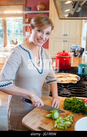 Celebrity Mexican American TV Koch Pati Jinich Autor von Kochbüchern und Show auf PBS Patis mexikanischen Tisch - zu Hause- Stockfoto