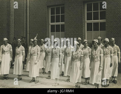 De Groep van Het Damesvendel Burgerwacht van Rotterdam Onder Leiding van Mevrouw - F40358 - KNBLO Stockfoto