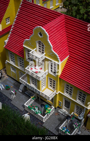 Billund, Dänemark - 27. Juli 2017: Nahaufnahme des Hauses in Skagen Dorf aus Legosteinen in Legoland Dänemark Stockfoto