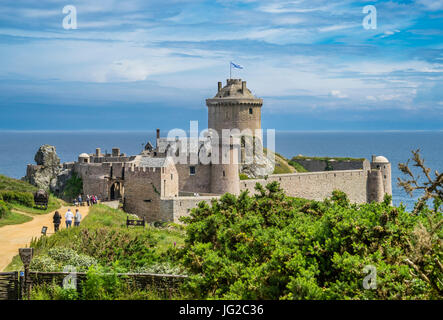 France, Brittany, Cotes D'Armor department, Cote d'Émeraude, view of Fort la Latte, a stone fortress with 13th century towers Stockfoto