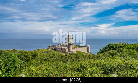 France, Brittany, Cotes D'Armor department, Cote d'Émeraude, view of Fort la Latte, a stone fortress with 13th century towers Stockfoto