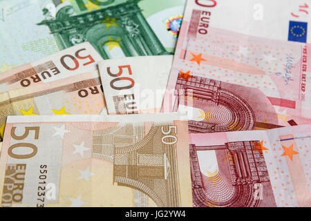 Warschau, Polen - 1. Juli 2017: Europäische Währung. Verschiedenen Euro-Banknoten-Hintergrund. Stockfoto