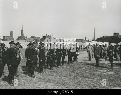 Het Distanziertheit van de Rijksveldwacht Onder Leiding van de Heer H. Aalders Uit W - F40967 - KNBLO Stockfoto